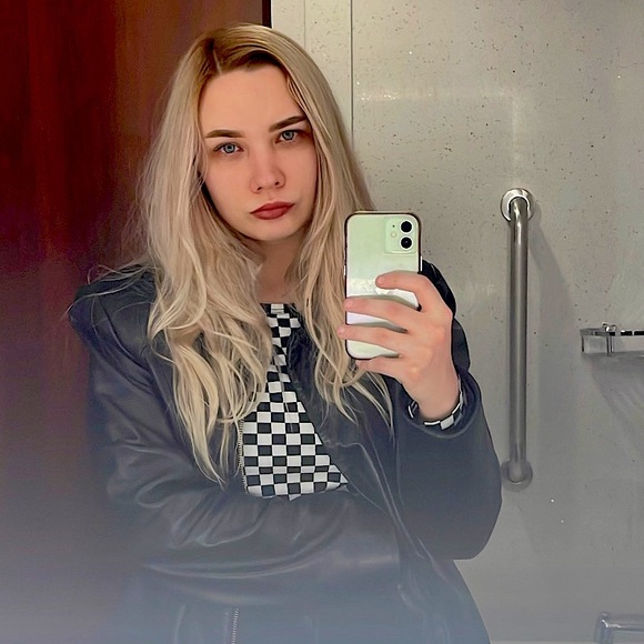 Meet your Posher, Denise - Picture 1 of 1